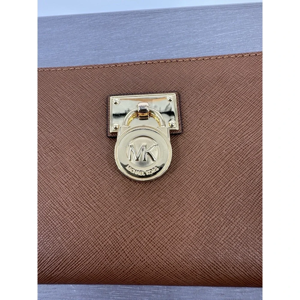 Michael Kors Hamilton Traveler  Zip Around Wallet  Brown Classic - Picture 3 of 10